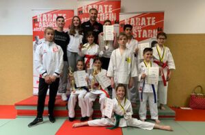 Mehr über den Artikel erfahren Landesmeisterschaft für Kinder und Schüler, Wettkampfteam von Karate-Dojo-Oki überzeugt in Ludwigsburg